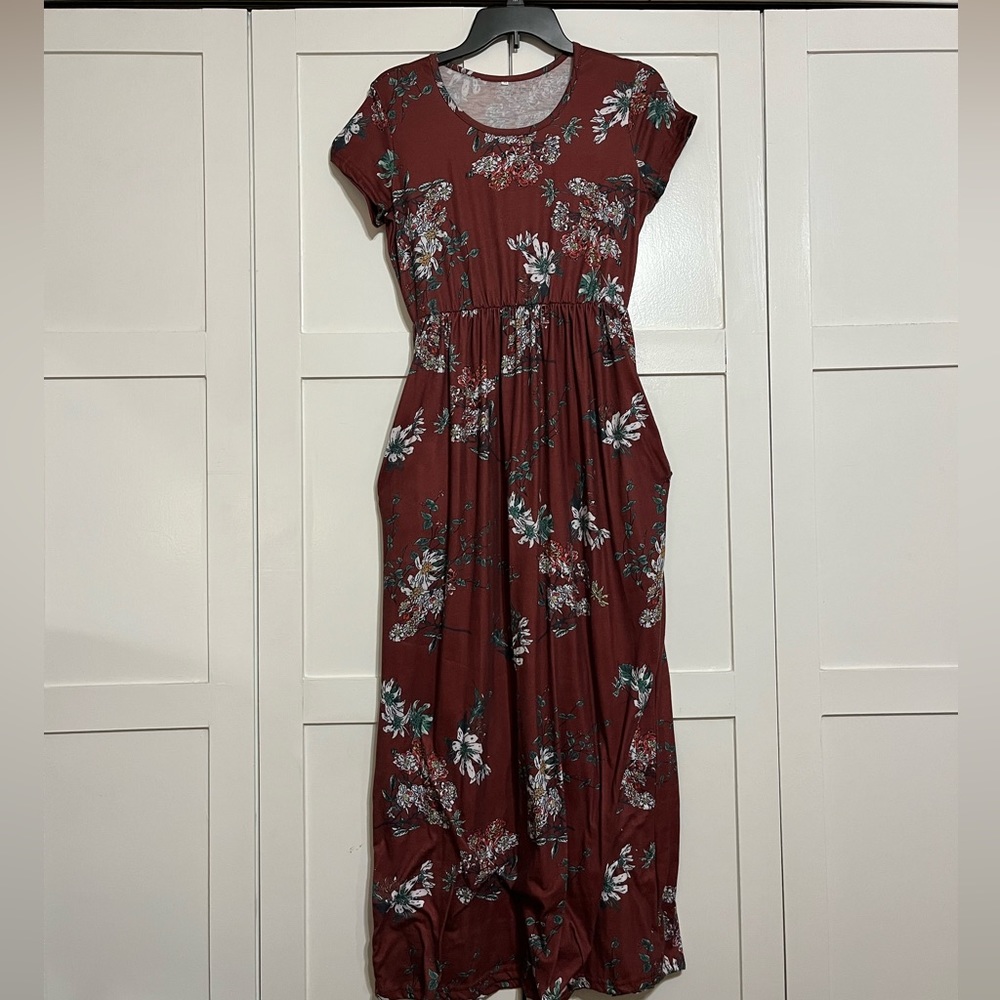 Floral maxi dress with pockets